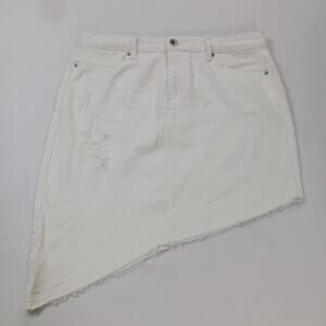 Tractr Blu RN#106570 Women's White Asymmetrical Denim Mini Skirt Size S Waist 30